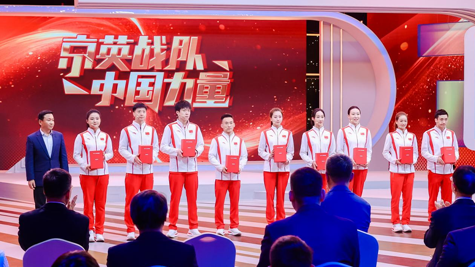 冠軍實力 品質北汽  北汽集團14輛享界S9禮贈奧運英雄 致敬“新時代中國力量”