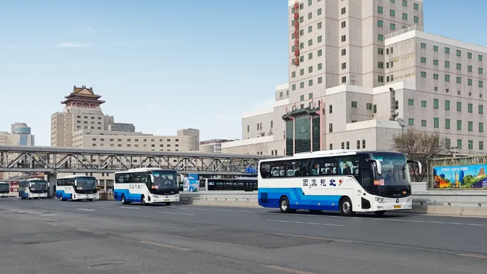 北汽集團(tuán)連續(xù)21年護(hù)航全國兩會(huì) 38輛品質(zhì)車型“上會(huì)”